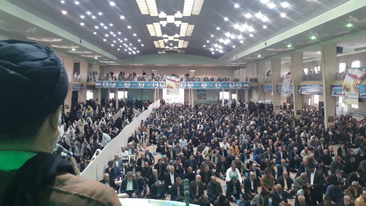 طلوع فطر در خمین؛ نمازی به رنگ آسمان