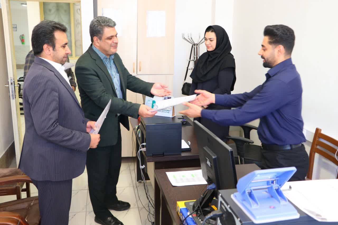 سال نو،تجلیل نو؛قدردانی دکتر سلطانی نژاد از همکاران