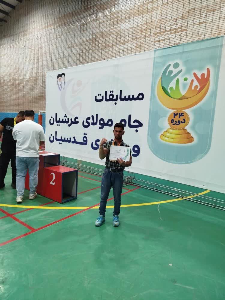 پهلوان خمینی، روی سکو سوم کشور ایستاد