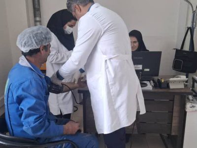 غربالگری فشار خون و قند خون کارگران خمینی در هفته کارگر