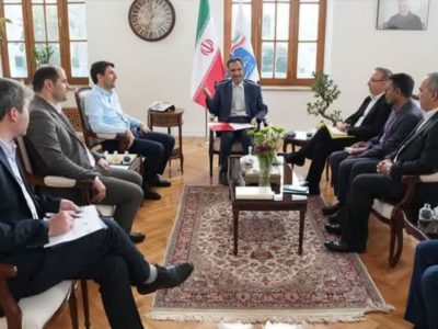 دیدار نماینده و فرماندار خمین با وزیر ارتباطات برای حل مشکلات زیرساختی منطقه 