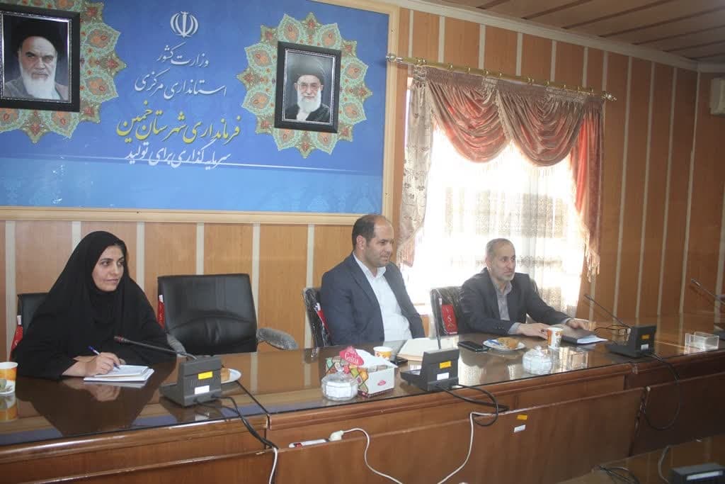 نشست هم اندیشی هنرمندان شهرستان خمین برگزار شد