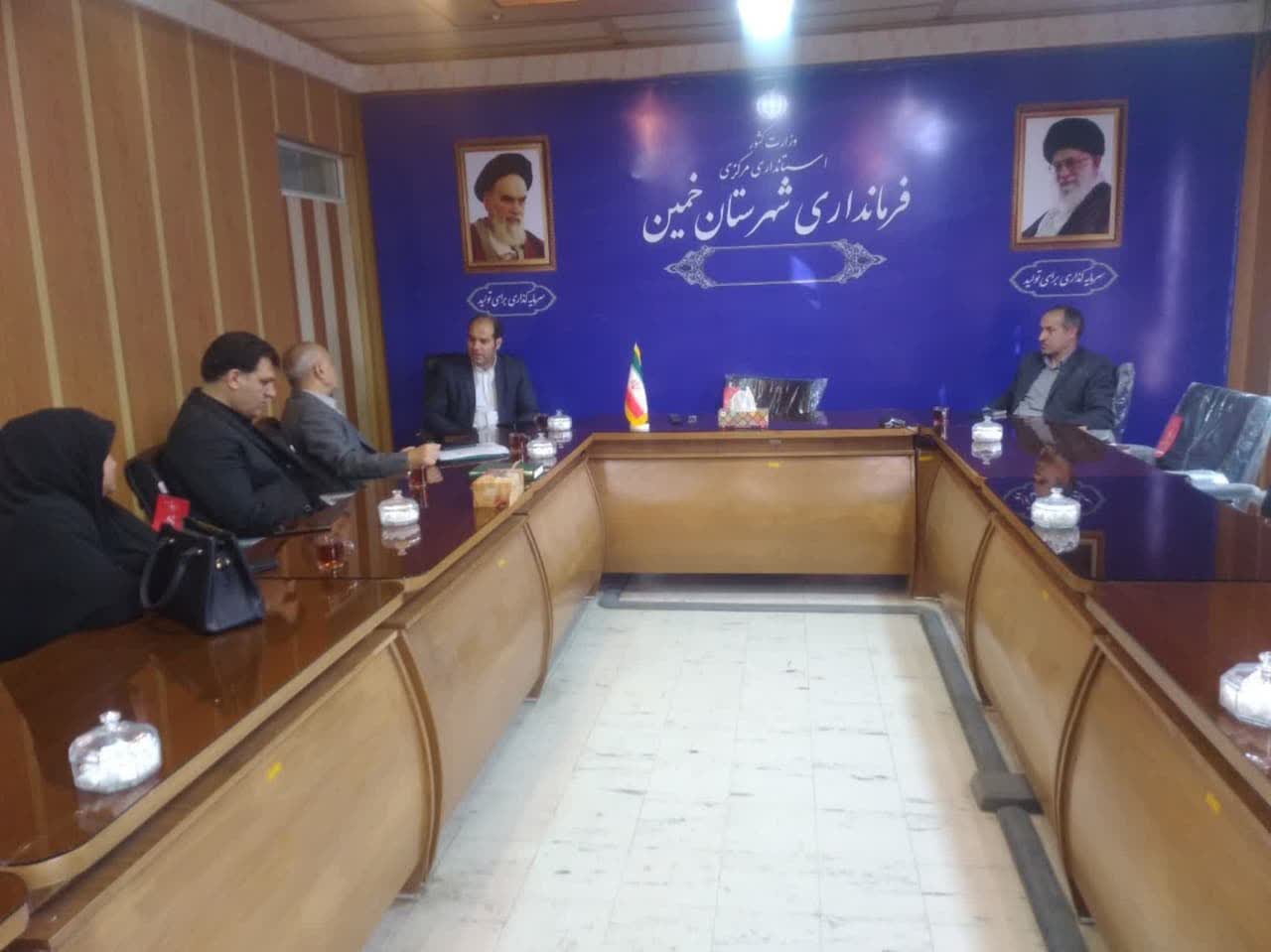 نشست مدیر کل بیمه سلامت استان با فرماندار شهرستان خمین برگزار شد