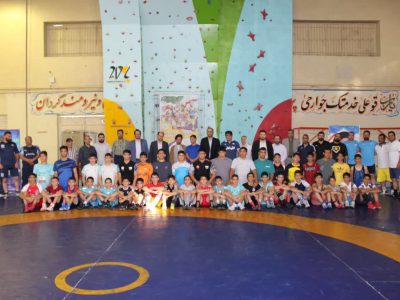 اردوی تیم ملی کشتی آزاد نونهالان در خمین به پایان رسید