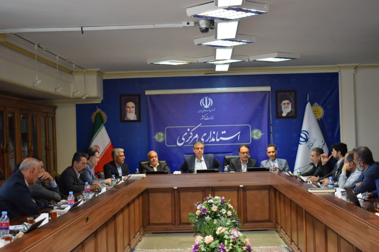 محمد بیات در جلسه استانداری خواستار حل فوری مشکلات محورهای مواصلاتی خمین شد