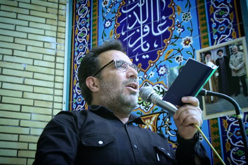 زمزمه‌های عرفه در مصلی خمین طنین انداز شد