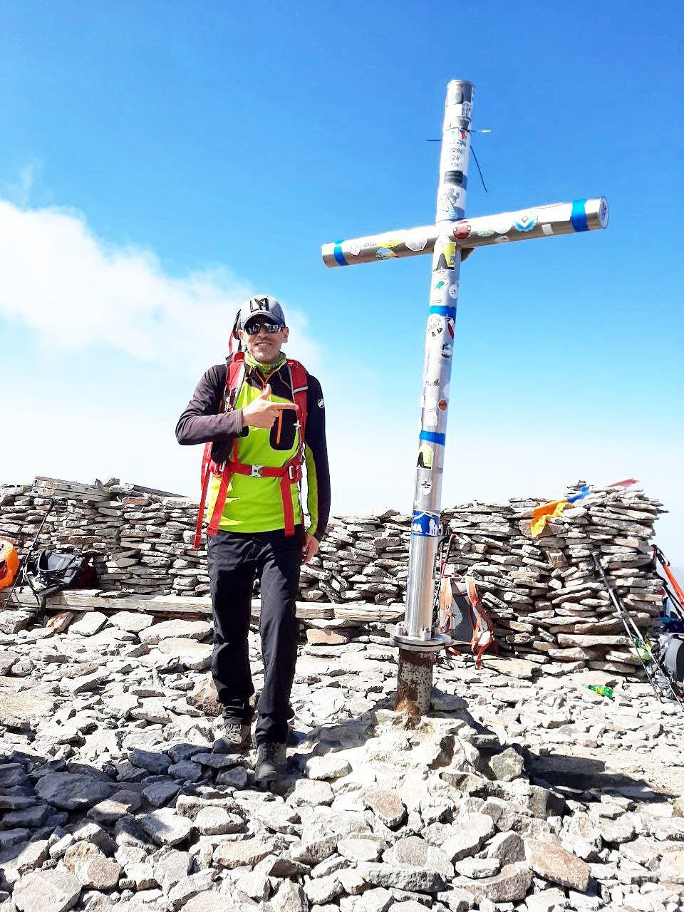 صعود موفق کوهنورد خمینی به قله آراگاتس