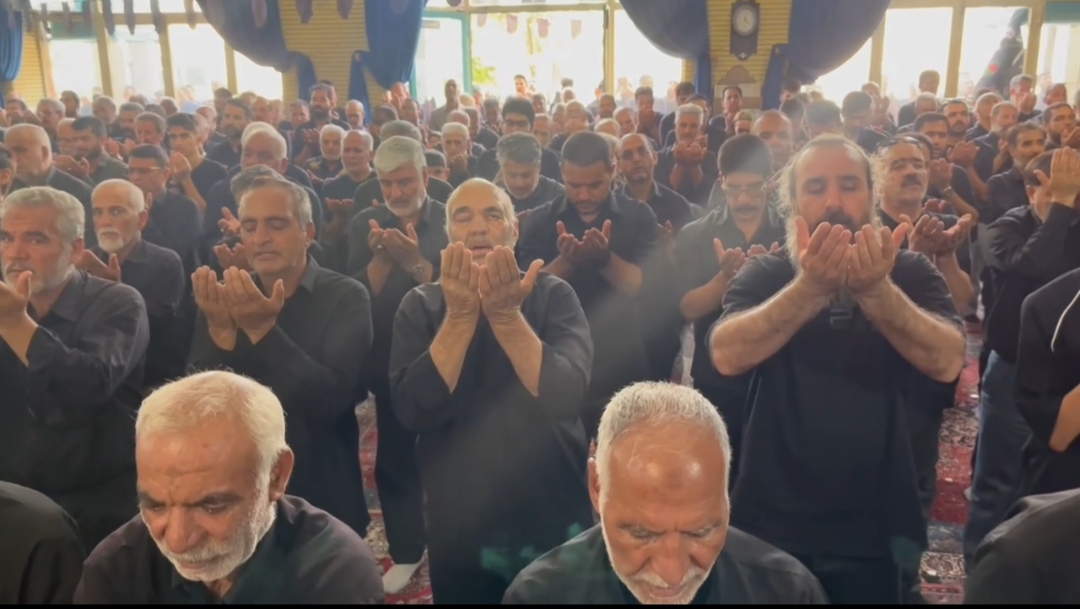 نماز ظهر عاشورا در مسجد جامع خمین؛ تجلی وحدت و عزاداری حسینی