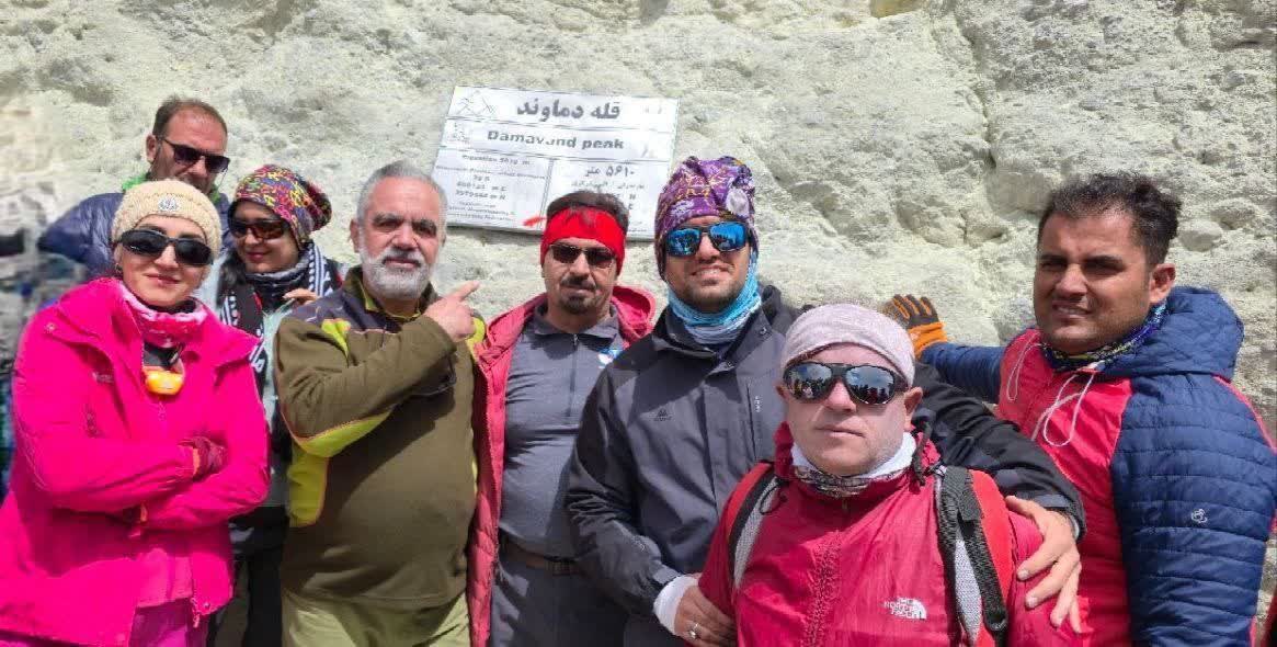 کوهنوردان خمینی به بام ایران صعود کردند