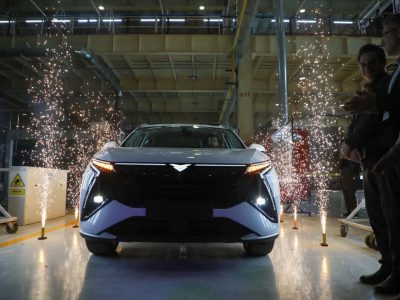 رونمایی از دو خودروی جدید آرین پارس موتور خمین