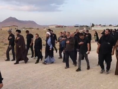 پیاده‌روی عاشقان به سوی امامزاده عبدالله(ع)