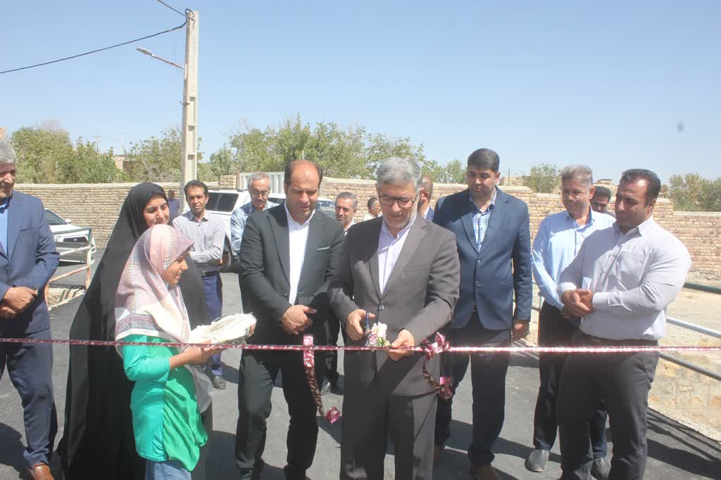 آسفالت ۶۶۵۰ مترمربعی معابر روستای آشیانه علیا به بهرهبرداری رسید