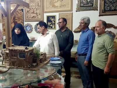 بازدید بخشدار کمره از نمایشگاه صنایع‌دستی اسفنجه