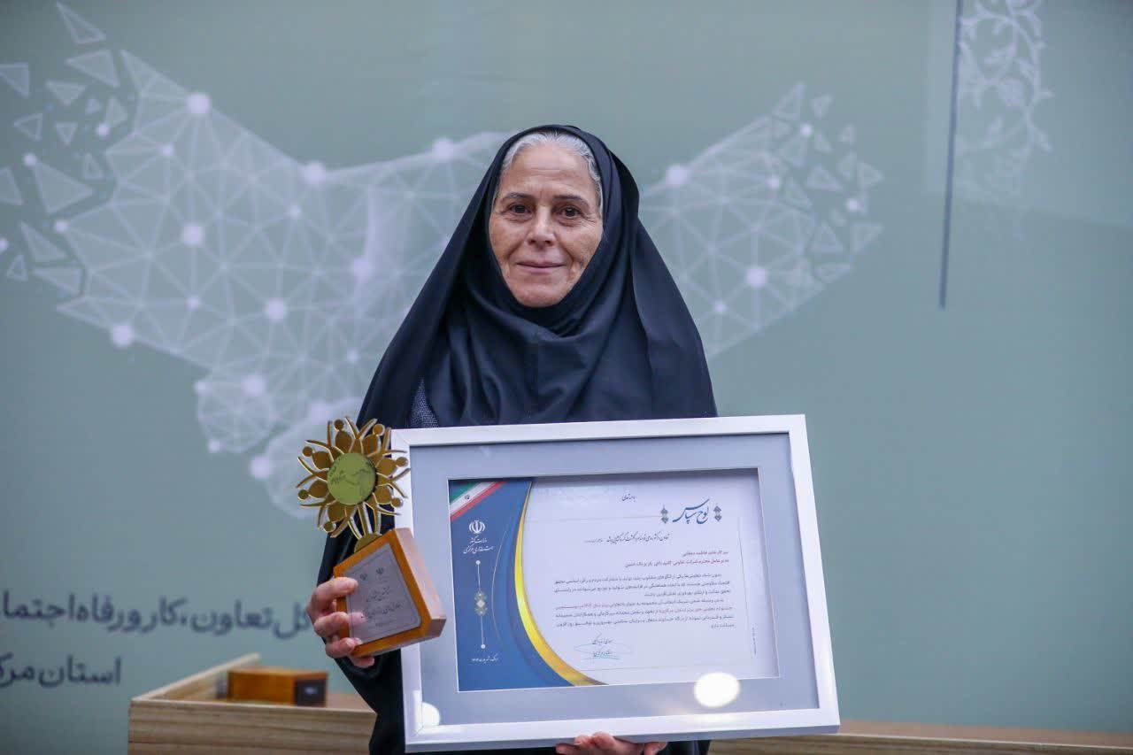 گلیم‌بافی پازیریک خمین تعاونی برتر بانوان شد