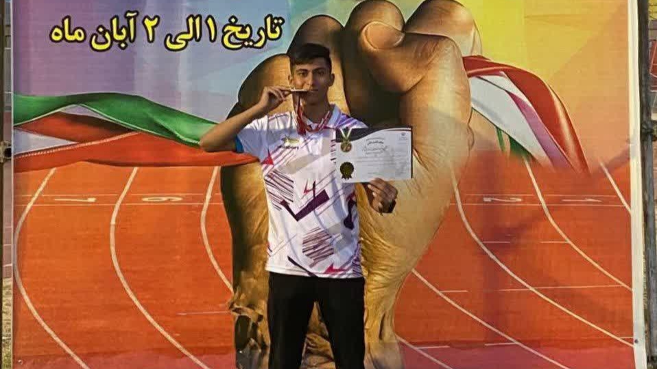 مدال طلای المپیاد کشوری بر گردن نونهال خمینی