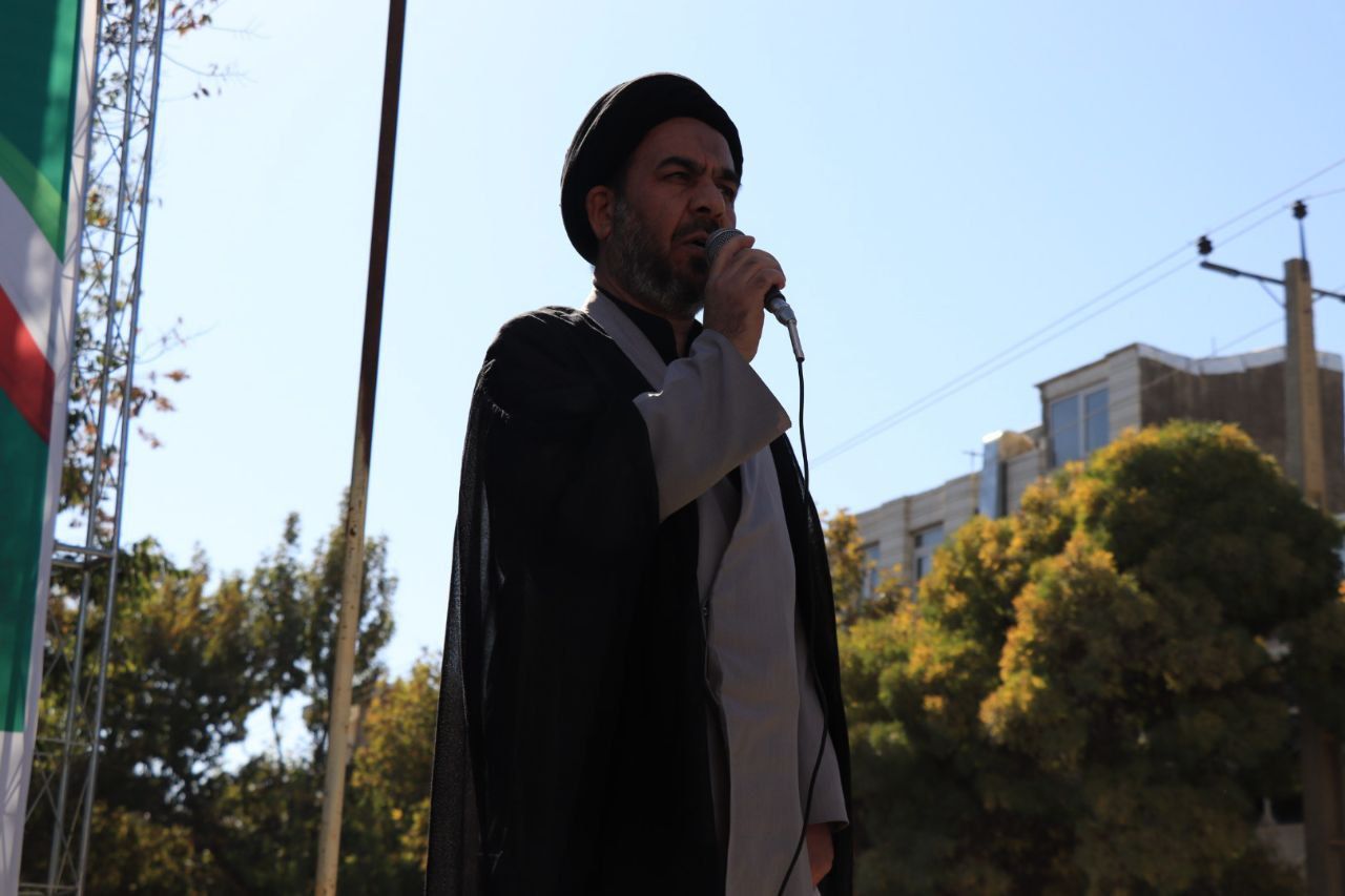 ملت ایران پرچمدار مقاومت جهانی در برابر استکبار است