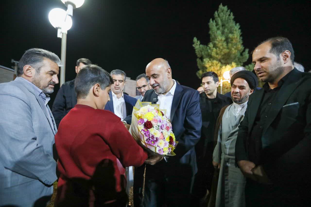 بازدید وزیر کار از مجموعه ورزشی کارگران خمین