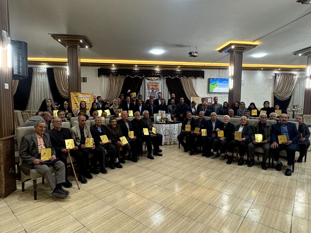 آیین تقدیر از سرآمدان علم ریاضی در خمین برگزار شد