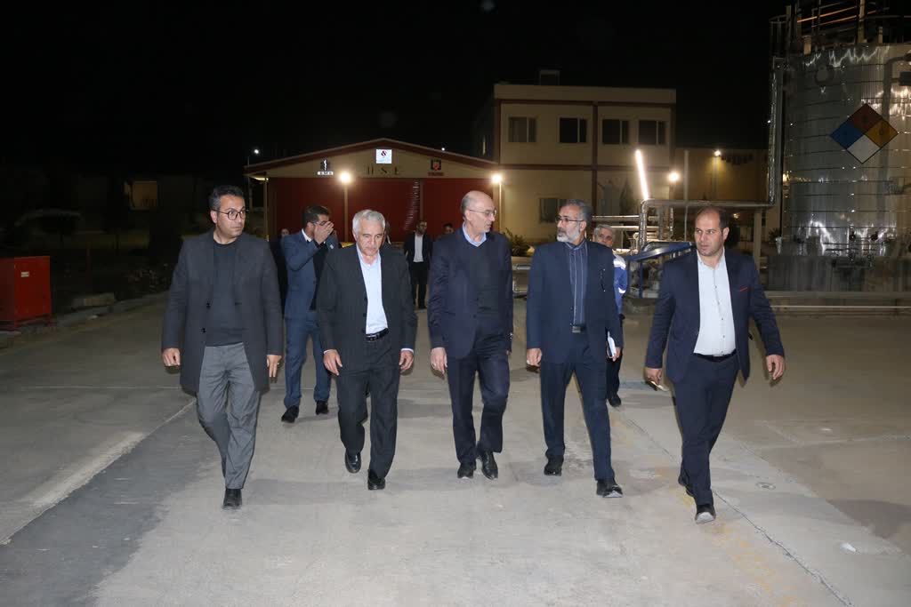 بررسی طرحهای توسعهای در بازدید مسئولان استان از پتروشیمی خمین