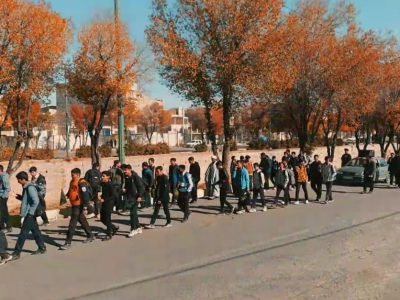 دسته‌روی دانش‌آموزان دبیرستان صدرا در ایام فاطمیه