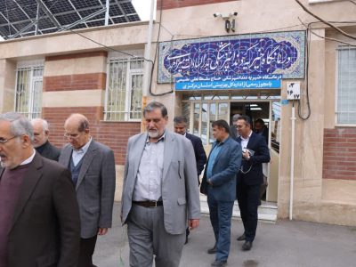 بازدید استانداران ادوار استان مرکزی از درمانگاه خیریه بدرالسادات خمین