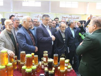 بازدید استانداران ادوار استان مرکزی از اولین جشنواره عسل و زعفران خمین