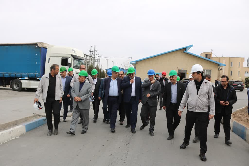 بازدید استانداران ادوار استان مرکزی از شرکت فروسیلیسیم خمین