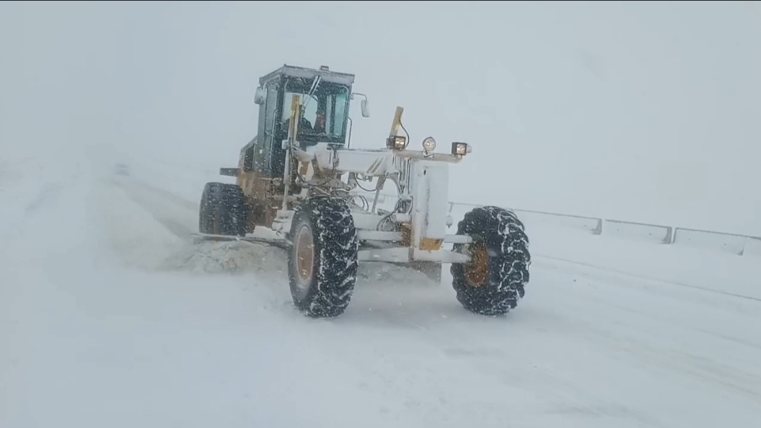 برف‌روبی محور خمین الیگودرز