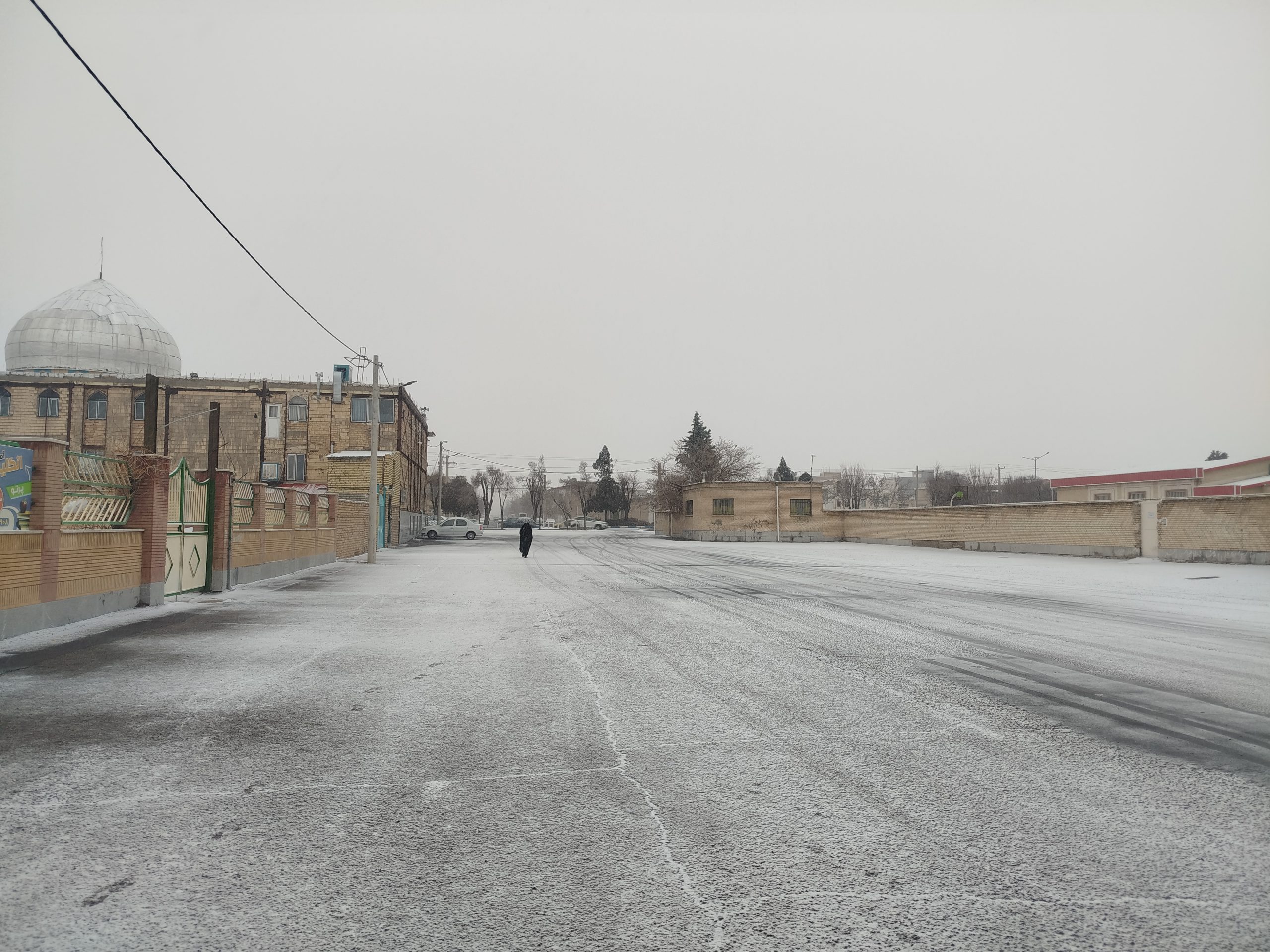 برف دی‌ماهی بر چهره خمین