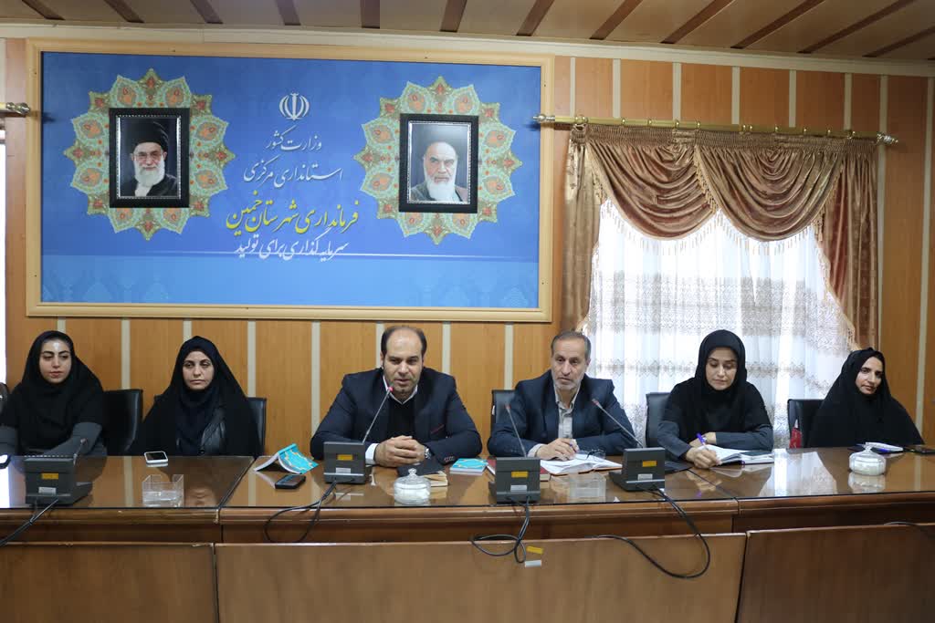 حضور بانوان در مدیریت و شوراها، محور توسعه شهرستان است