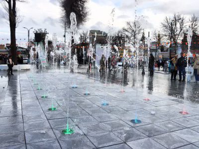 رقص نور و آب در قلب شهر