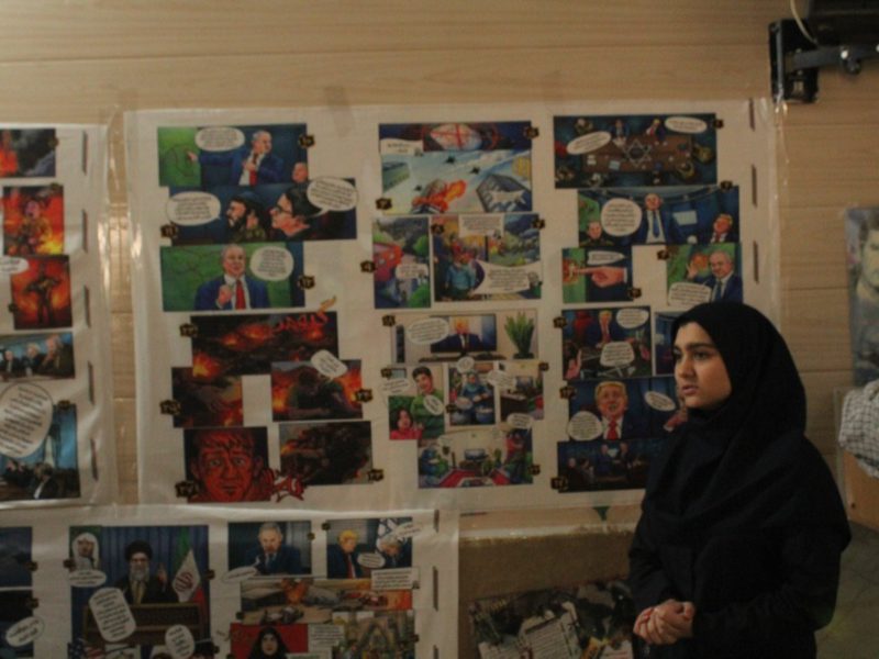 برپایی نمایشگاه انقلاب در مدارس خمین