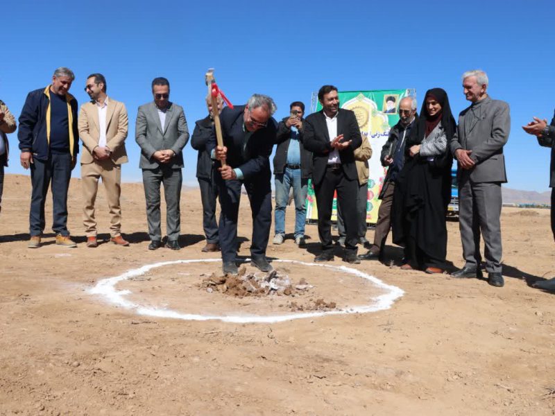 کلنگ نیروگاه ۵ مگاواتی به زمین زده شد