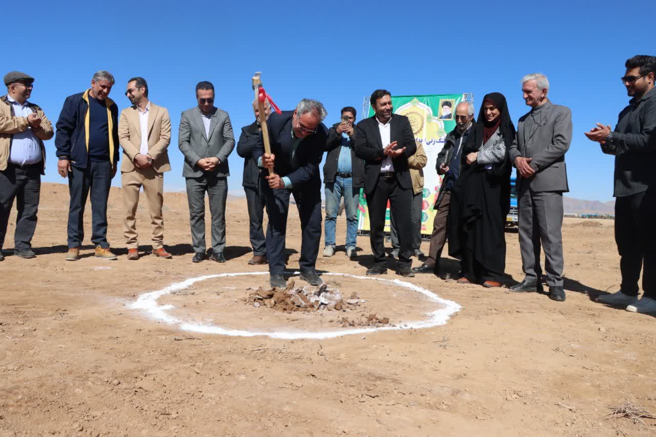 کلنگ نیروگاه ۵ مگاواتی به زمین زده شد