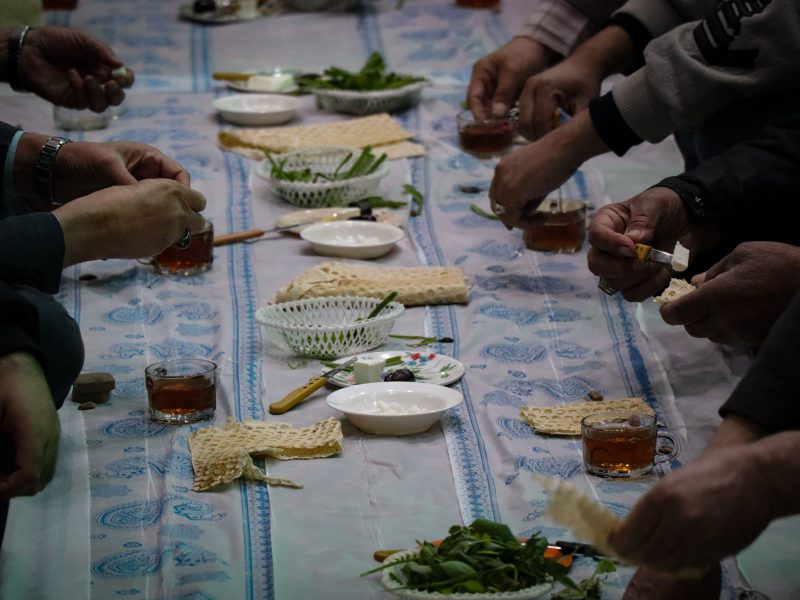 افطاری ساده در مسجد سیدالشهدا خمین