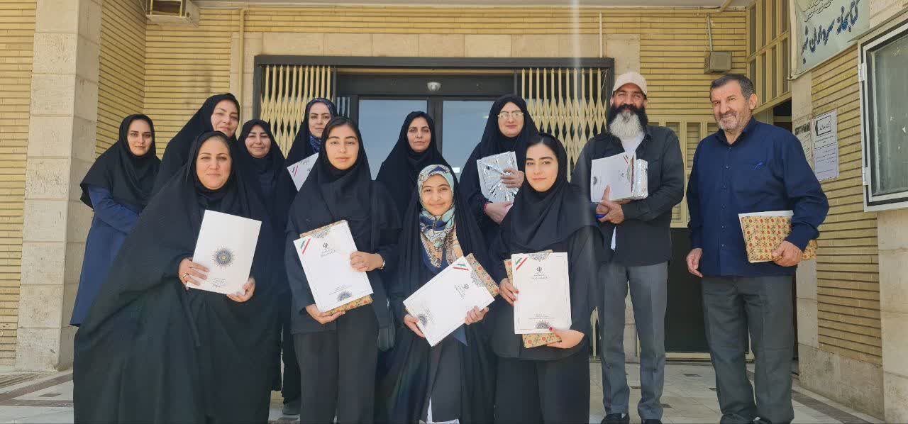 تجلیل از هنرمندان خمینی فعال در تجمعات شبانه جنگ رمضان