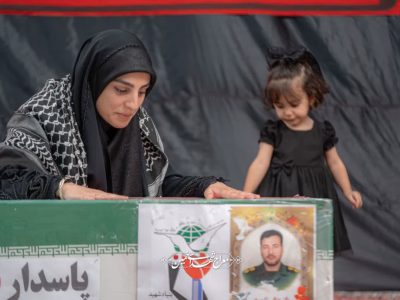 آیین وداع خانواده با پیکر مطهر شهید مرتضی اکبری برگزار شد
